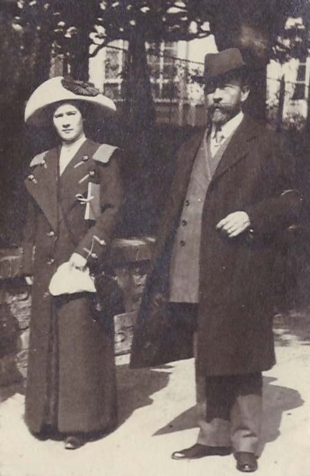Eduard Dippell kvelyll tyttrens Harrietin kanssa Rivieralla 1911.